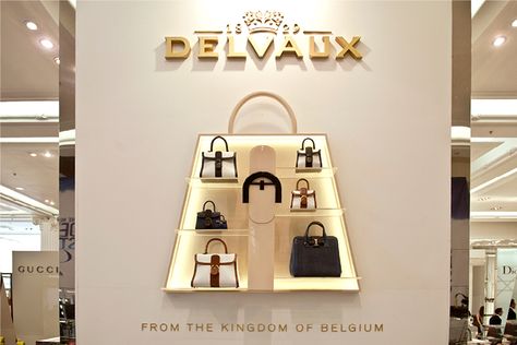 Delvaux @ Selfridges Jewelry Store Interior, Handbag Display, Clothing Store Design, Window Display Design, Interior Design Presentation, Store Interiors, Display Wall, Handbag Stores, Leather Workshop