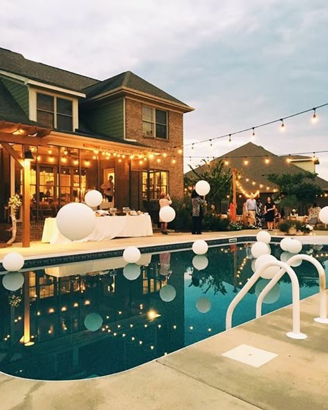 Pool Decoration Ideas, Poolside Wedding Reception, Backyard Wedding Pool, Party Ideas Wedding, Backyard Engagement, Backyard Engagement Parties, Pool Party Ideas, Engagement Party Planning, Wedding Pool Party