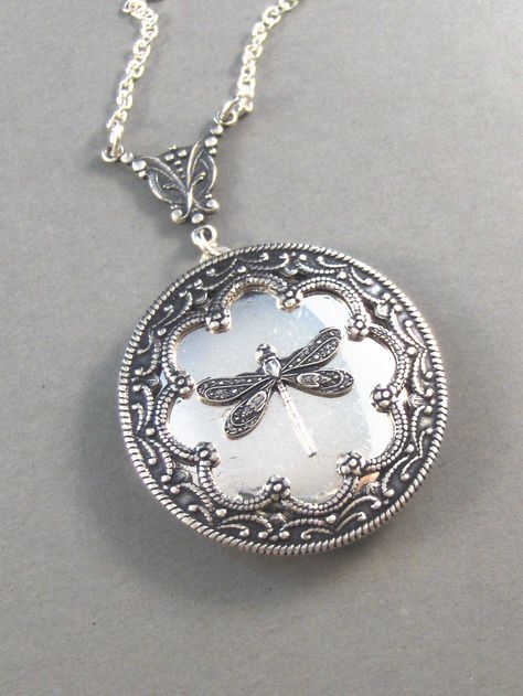 Duchess,Silver Dragonfly Locket,Wings,Antiqued,Charm,Flying,Summer,Vintage Style. Handmade jewelery by Valleygirldesigns.. $31.00, via Etsy. Kelowna Bc, Dragonfly Jewelry, Dragonfly Charm, Dragonfly Necklace, Silver Lockets, Bijoux Diy, Locket Necklace, Turquoise Jewelry, Bling Bling