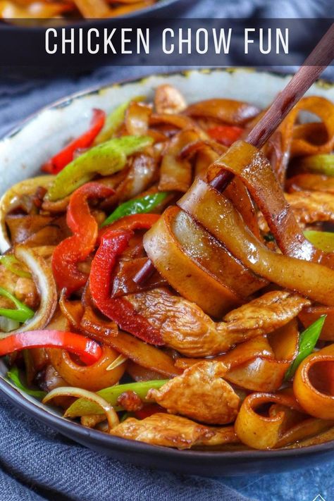 Chow Fun Noodles Recipes, Chicken Rice Noodle, Ho Fun Noodle Recipe, Asian Chicken Dishes, Chicken Chow Fun, Chicken Chow Fun Recipe, Chinese Rice Noodles, Chow Fun Noodles, Chicken Rice Noodles