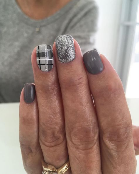 Gray Holiday Nails, Flannel Nail Design, Fall Nail Designs Plaid, Flannel Nails Fall, Gray Fall Nails Ideas, Black And Grey Nail Ideas, Flannel Nail Art, Winter Plaid Nails, Fall Plaid Nail Designs