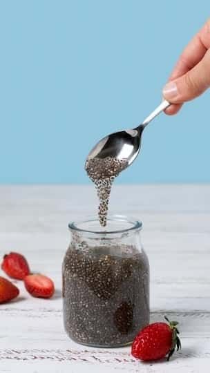 10 health benefits of soaked chia seeds Soak Chia Seeds, Regulate Blood Sugar, Fiber Rich, Snacks Für Party, High Fiber, Brain Health, Chia Seeds, Food Cravings, Fatty Acids