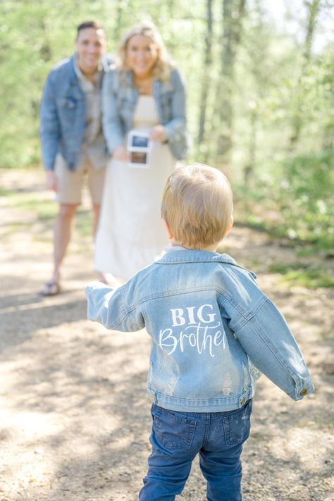 Bluebonnet Pregnancy Announcement, Baby Announcing Ideas With Big Sister, Announcement Photos With Toddler, Baby Announcement 2nd Child, Big Brother Announcement Photoshoot, 2nd Pregnancy Announcement To Family, Pregnancy Announcement With Big Brother, Pregnancy Announcement Photos 2nd, Family Pregnancy Announcement Photos