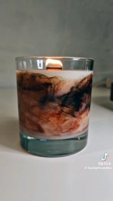 Homemade Candle Recipes, Candle Scents Recipes, Candle Making Recipes, Handmade Candles Diy, Diy Candles Easy, Diy Candles Homemade, Homemade Scented Candles, Making Candles Diy, Candle Crafts