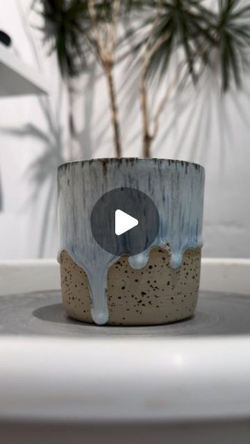 Amanda - Ceramics journey on Instagram: "Ocean glaze 🌊
This is the absolut favorite glaze combination of our workshop guests. Although I've seen this combo 10.000 times, I still love it 😍

Glazes:
2 layers Botz Ice Crystal
1 layer Botz plus 

Clay body:
Sibelco WM 2502

Fire:
1250°C - hold 25min

#pottery #ceramics #potteryvideos #handmade #glazefiring #glazecombo #glazeprocess #glazes #glaze #glazetutorial #ocean #coffeecup #ceramiccup" Temmoku Glaze Combos, Botz Glaze Combinations, Aesthetic Mug Painting, Botz Glaze, Ceramic Glazing, Glaze Combinations, Pottery Videos, Ice Crystals, Pottery Inspiration