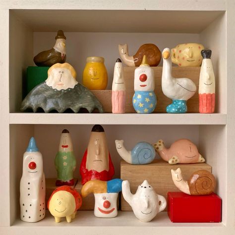 うに (@unisan_world) on X Folk Art Clay Sculptures, Air Dry Clay Sculpture, Ceramic Illustration, Hand Built Ceramics, Toy Illustration, Whimsical Pottery, Boy Room Paint, Ceramic Mask, Pottery Store