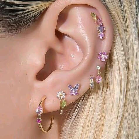 Cute Peicerings Ear, Ear With A Lot Of Piercings, Colorful Ear Piercings, Colorful Piercings, Behind Ear Flower Tattoo, Minimalist Ear Piercings, Unique Ear Piercings, Ear Peircings, Cool Ear Piercings