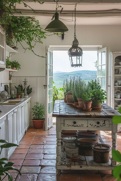 Beach House Outdoor Kitchen, Cosy Kitchens, Vintage Italian Kitchen, Rustic Cottage Kitchens, Deco Farmhouse, Classic Farmhouse Kitchen, Eco Cabin, Simple Cottage, Rustic Kitchen Design