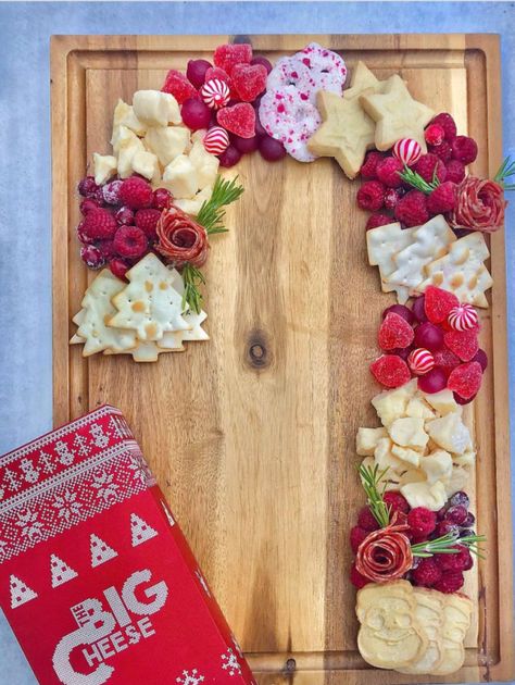 Christmas Wreath Charcuterie, Wreath Charcuterie Board, Wreath Charcuterie, Christmas Charcuterie Board, Holiday Snack, Christmas Charcuterie, Christmas Cheese, Christmas Ham, Decorações Com Comidas