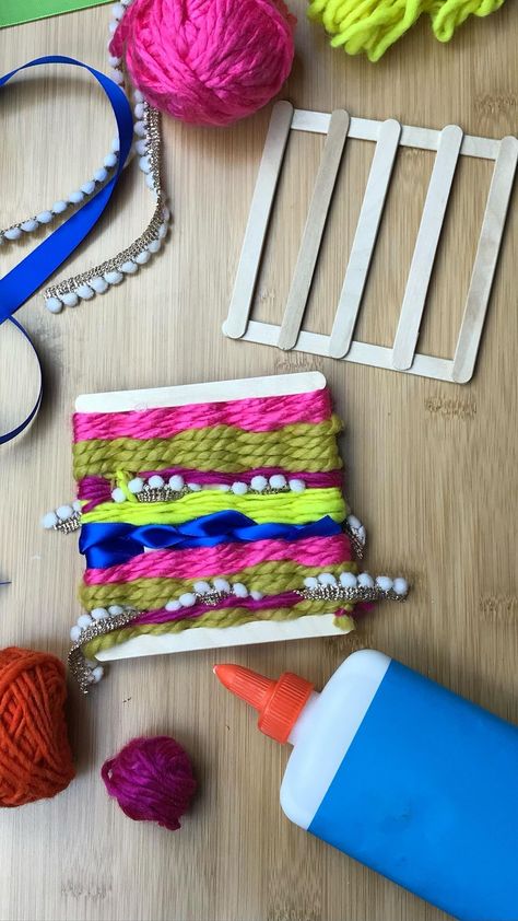 Montessori Weaving Activities, Weaving With Kindergarten, Popsicle Stick Loom Weaving, Popsicle Stick Creations, Popsicle Stick Weaving, Easy Weaving Projects, Weaving Projects For Kids, Kids Weaving Projects, Weaving Activities