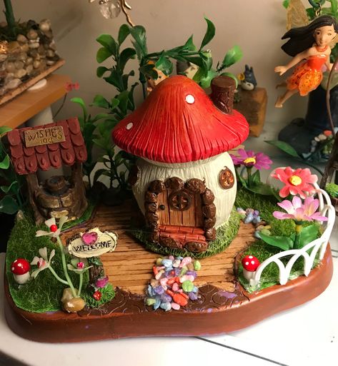 Diy Miniature Fairy House, Miniature Mushroom House, Fairy Garden Mushroom House, Mushroom Fairy House Clay, Mushroom House Craft, Mushroom House Clay Sculpture, Polymer Clay Mushroom House, Fairy House Miniature, Ceramics Garden Ideas