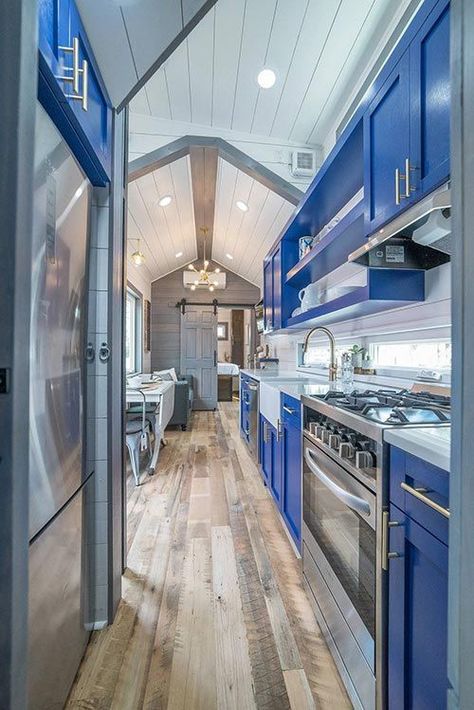 Luxury Tiny Homes, Tiny House Luxury, Outdoor Kitchen Appliances, Tiny House Inspiration, Tiny House Kitchen, Casa Container, Tiny House Movement, House Design Kitchen, Tiny House Interior