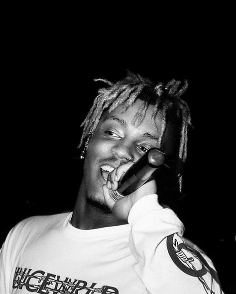 Black And White Rapper Wallpaper, Juice Wrld Black And White, Juice Wrld999, Juice Wlrd, Juice Wrld Aesthetic, 3d Max Tutorial, Juice Rapper, Rapper Wallpaper Iphone, Just Juice