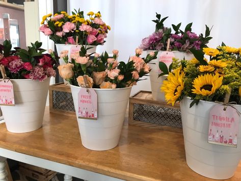 How To Set Up A Bouquet Bar · Keira Lennox Flower Bar Party Favor, Flower Bar Shower Favor, Flower Bouquet Bar Ideas, Flower Bouquet Bridal Shower Favor, Fresh Flower Bar, Bloom Bar Diy, Floral Shop Decor, Flower Arengment Table, Make A Bouquet To Take On Your Way