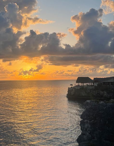 Sunset pic at Ricks Cafe in Negril Jamaica. Beautiful place to travel to. #jamaica #tropical #sunset #ocean #caribbean #nature #travelaesthetic Jamaica Beach Aesthetic, Jamaica Sunset, Ricks Cafe Jamaica, Ocean Coral Spring Jamaica, Jamaican Beaches, Mystic Mountain Jamaica, Negril Jamaica, Negril, Dream City