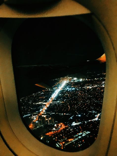 Night flight ♥️✈️ Night Flight Instagram Story, Flight Snapchat Stories Night, Airport Snapchat Stories Night, Night Flight Snapchat, Flight Snapchat Stories, Flight Snapchat, Airport Aesthetic Night, Indescribable Feelings, Vacation Airplane