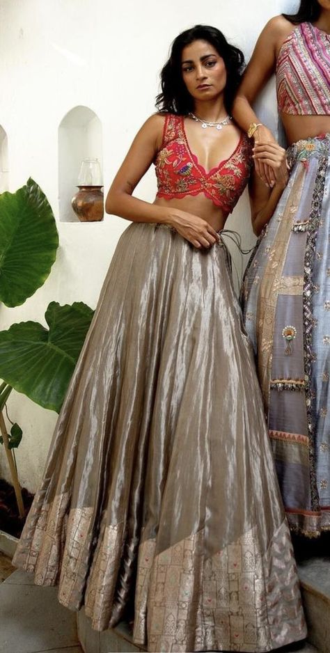 Mehandi Outfit, Lehenga Saree Design, Trendy Outfits Indian, Indian Outfits Lehenga, Lehenga Designs Simple, Indian Bride Outfits, Traditional Indian Dress, Fashionably Late, Desi Fashion Casual