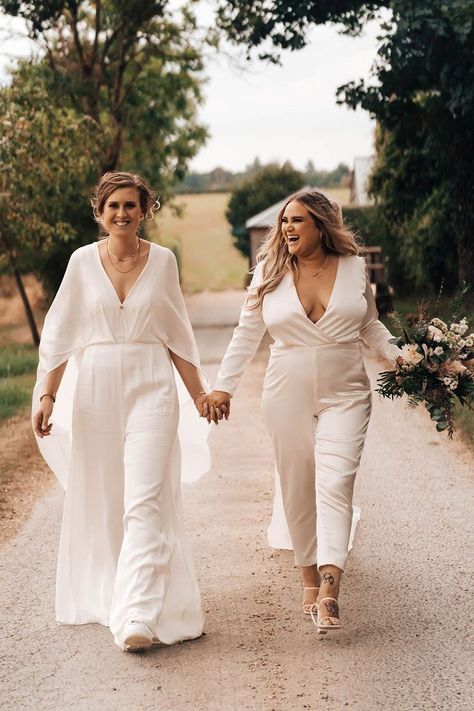 Brides in Jumpsuits for Barn Wedding Wedding Suits For Women, Classy Weddings, Cripps Barn Wedding, Weddings In France, Bridesmaid Suits, White Colour Scheme, Women Suits Wedding, Barn Wedding Photography, Beautiful Jumpsuits