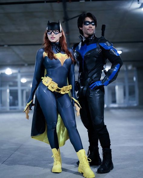 Batgirl And Nightwing, Nightwing Costume, Nightwing Costumes, Nightwing Cosplay, Nightwing And Batgirl, Batgirl Cosplay, Real Superheroes, Couple Cosplay, Lucca Comics