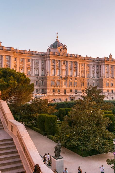 Sunset In Madrid, Madrid Autumn, Madrid Spain Aesthetic, Madrid Architecture, Madrid Summer, Madrid Itinerary, Madrid Pictures, Madrid Aesthetic, Madrid Spain Travel