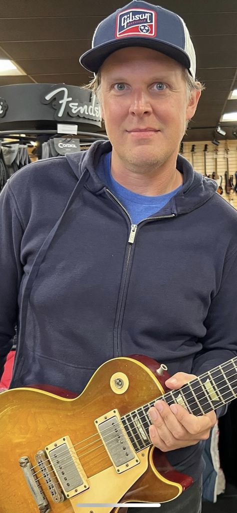 Bb King Guitar, Joe Gatto Selfie, Dave Mustaine Playing Guitar, Johnny Cash Guitar, Joe Bonamassa, New Photo Download, Baby Pictures, Captain Hat