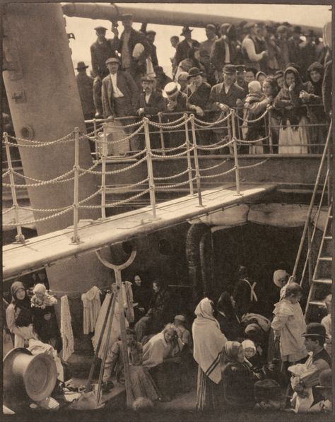 famous photo Steerage by Alfred Stieglitz Society Problems, Famous Photography, Famous Pictures, Diane Arbus, Famous Photos, Robert Mapplethorpe, Alfred Stieglitz, Richard Avedon, History Of Photography