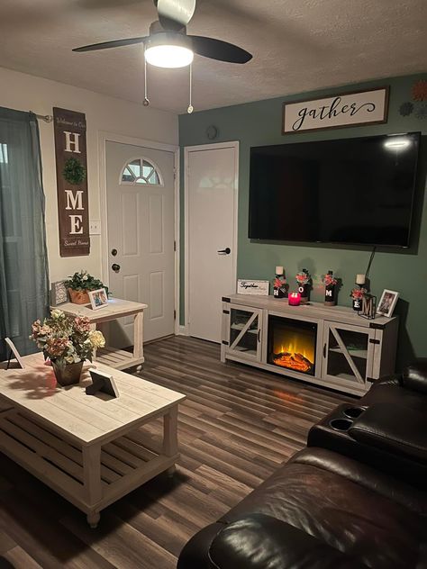 Tiny Living Room Makeover, Living Room Ideas Old House, Mobile Home Living Room Ideas Doublewide, Trailer House Living Room Ideas, Simple Home Decor Living Room, Single Wide Living Room Ideas, Single Wide Mobile Home Decorating, Mobile Home Living Room Ideas, Single Wide Remodel