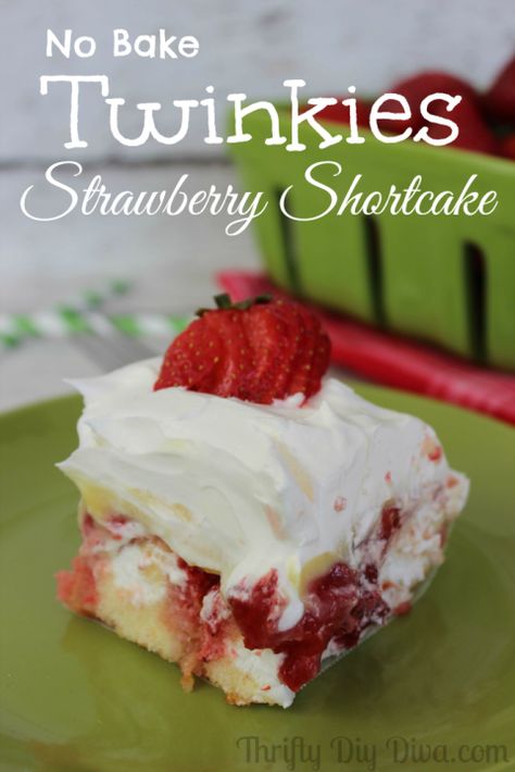 Invoke your childhood nostalgia by making strawberry shortcake with twinkies. Get the recipe from Thrifty DIY Diva. Strawberry Shortcake Ideas, Banana Shortcake, Fresh Strawberry Recipes Desserts, Twinkie Desserts, Homemade Twinkies, Valentines Strawberry, Twinkies Recipe, Fresh Strawberry Desserts, Bbq Dessert