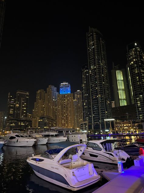 Dubai Jbr Beach, Dubai Marina Aesthetic, Beach In Dubai, Dirhams Money Uae Aesthetic, Dubai Beach Aesthetic, Pics In Dubai, Travel Baddie, Uae Aesthetic, Abu Dubai