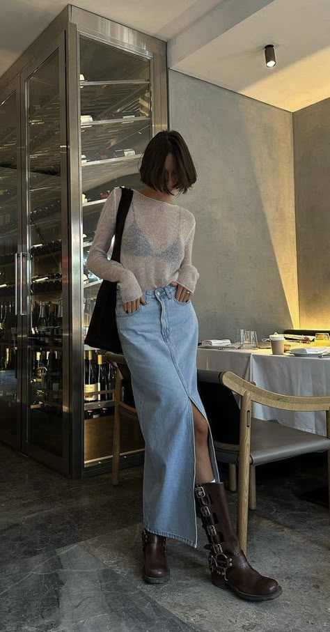 Maxi skirt Denim Maxi Skirt Outfit, Korean Skirts, Women Blue Jeans, Denim Skirt Black, Midi Skirts Summer, Skirt Outfit Summer, High Waisted Skirts, Pleated Dresses, Skirts Vintage