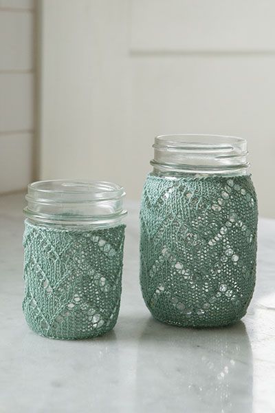 Mason Jar Cozy, Chalk Paint Mason Jars, Diy Hanging Shelves, Cozy Pattern, Mason Jar Flowers, Diy Wall Shelves, Wine Bottle Diy Crafts, Wine Bottle Diy, Mason Jar Lighting