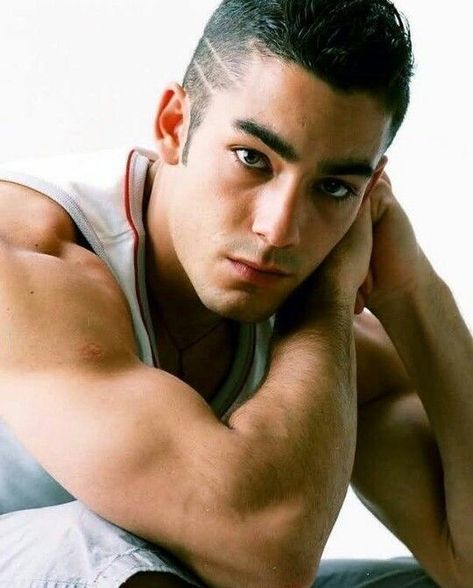 Aaron Diaz, Queen, Actors