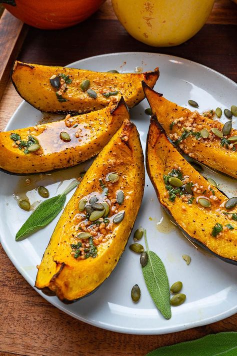 Roasted Acorn Squash, Closet Cooking, Acorn Squash Recipes, Browned Butter, Acorn Squash, Veggie Side Dishes, Squash Recipes, Veggie Dishes, Vegetable Side Dishes