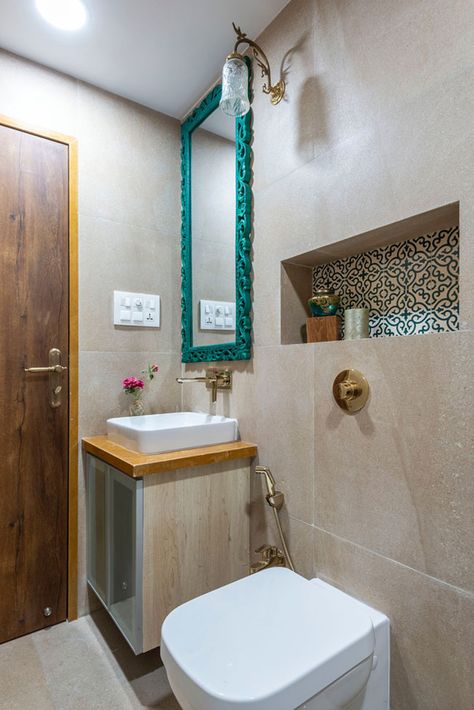 Lovely bathroom design ideas for a distressed mirror and patterned tiles Indian Bathroom Design, Bathroom Designs India, Bathroom Interior Indian, Mumbai Apartment, Indian Bathroom, Top Bathroom Design, Interior Design Blogs, Bathroom Interior Design Modern, Best Kitchen Design