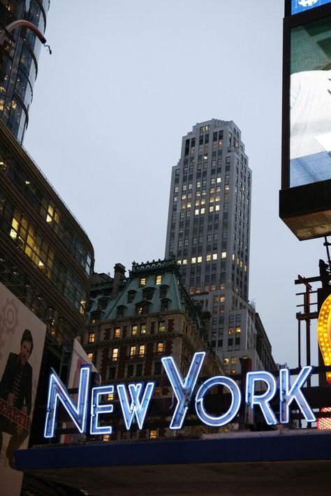 New York Sign Aesthetic, New York Airport, Jessica Hawkins, New York Sign, Soho Street, Nyc Spots, Scene Setting, Sunrise Ocean, New York Or Nowhere