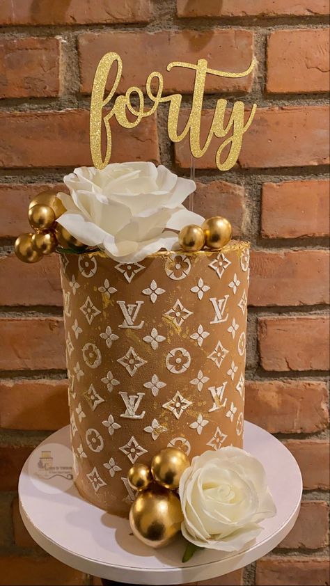 Lv Cake, Louis Vuitton Birthday Party, Louis Vuitton Birthday, Louis Vuitton Cake, Unique Birthday Cakes, Luxury Cake, Birthday Cakes For Women, Beautiful Birthday Cakes, Cakes For Women