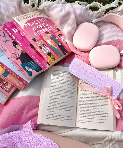 in my own pink world 🩷 what’s your favorite color?? i’m obviously a pink girly to my core, the color has taken over my life and i wouldn’t have it any other way 🎀💐✨ happy tuesday!! this week i’m finishing up my reread of the lunar chronicles with the last book, winter!! if you haven’t read this series yet, literally what are you doing?!! marissa meyer is a master of retellings and these books will ALWAYS be god tier for me🌑💫🛰️ along with that i’m also planning on starting when the moon hatc... Reading Books Aesthetic, Girly Core, Book Core, Books Wishlist, Bookstagram Ideas, Bookish Aesthetic, Cute Couple Text Messages, The Lunar Chronicles, Vogue Vintage