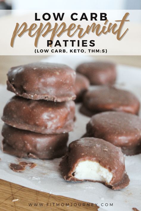 These Easy Low Carb Peppermint Patties are a copycat of York Peppermint Patties but made keto, low carb, and a THM:S. They use simple ingredients like dark chocolate, peppermint extract, heavy cream and cream cheese to make a dessert that doubles as a fat bomb for your sweet tooth. Summer Keto Recipes, York Peppermint Patties, Peppermint Patty Recipe, York Peppermint Patty, Low Carb Candy, Healthy Party Food, Peppermint Extract, Keto Candy, Fat Bomb