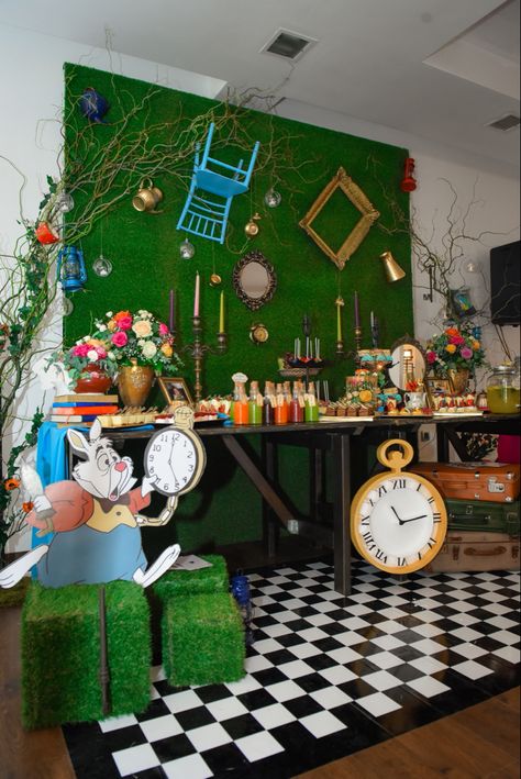 Alice In Wonderland, Wall, Furniture