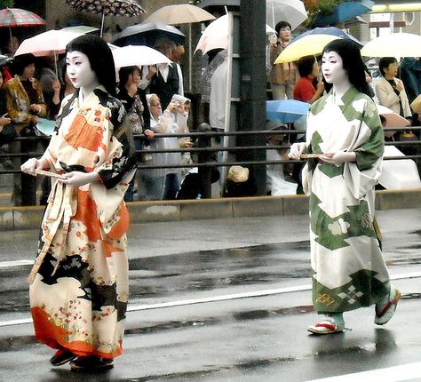 Muromachi Jidai Attendants by fuyou-hime, via Flickr Samurai Culture, Onna Bugeisha, Kabuki Costume, Muromachi Period, Ancient Japan, Fashion Reference, Period Clothing, Japan Outfit, Historic Clothing