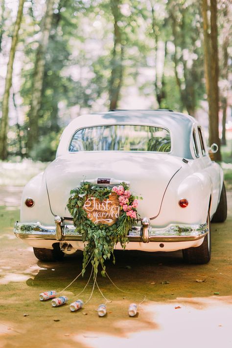 15 things to do in the first year of marriage | Easy Weddings Wedding Car Ideas, Wedding Transportation Ideas, Wedding Decorations Pictures, Lilac Wedding Bouquet, Just Married Sign, Wedding Transport, Just Married Car, Wedding Car Decorations, Wedding Exit