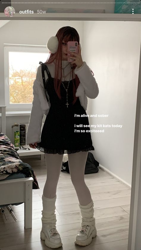 Kawaii Goth Outfits For School, Egirl Winter Fashion, Alt Outfits For Winter, Soft Alt Outfits, Winter Egirl Outfits, Kawaii Egirl Outfits, Soft Egirl Outfits Ideas, Alt Christmas Outfits, Alt Outfit Winter