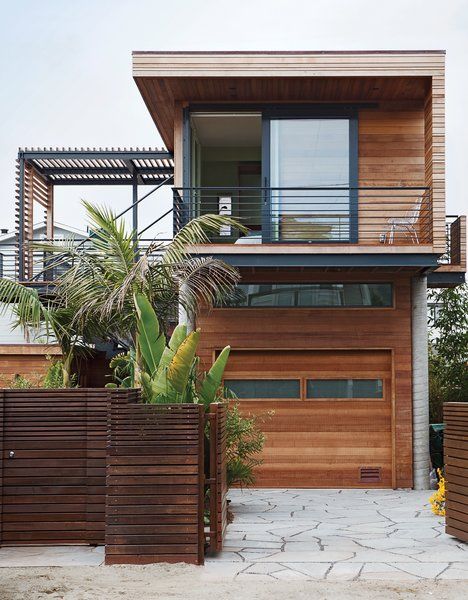 On a sandy cul-de-sac in Stinson Beach, California, architects Matthew Peek and Renata Ancona built an elevated modern structure beside a modest 1940s bungalow. Wooden Beach House, Modern Coastal Home, Casa Container, Modern Beach House, Beach House Interior, Modern Beach, Wood Siding, Modern Coastal, Fence Design