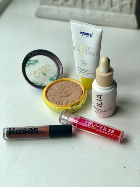 Bare Minerals Complexion Rescue, Burgundy Eyeshadow, Makeup Routines, Clinique Chubby Stick, Minimalist Makeup, Essential Products, Makeup Board, Humid Weather, Simple Makeup Looks