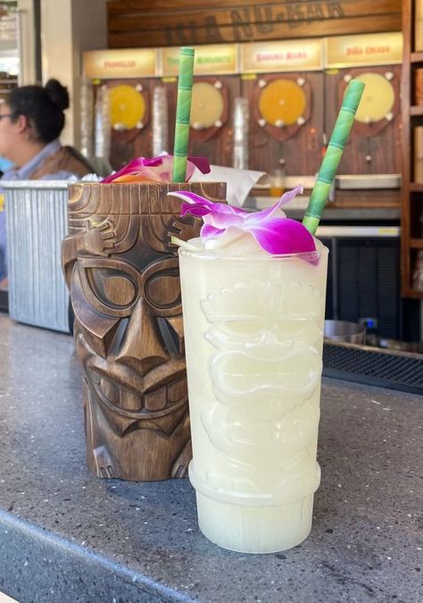 #follow #drinks #foodie #foodporn #food #blogging #blogger #blog Hawaii Drinks, Tiki Aesthetic, Pretty Alcoholic Drinks, Smoothie Shop, Food Blogging, Yummy Alcoholic Drinks, Drink Alcohol, Fancy Drinks, Pretty Drinks