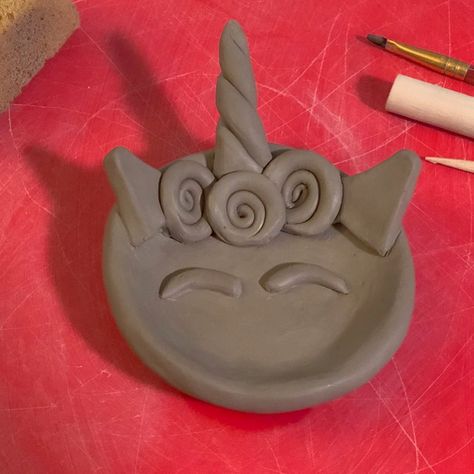 Unicorn Pinch Pot, Clay Unicorn Diy, Air Dry Clay Unicorn, Air Dry Clay Pinch Pot Ideas, Unicorn Clay Art, Easy Pinch Pot Ideas Clay, Modelling Clay Ideas For Kids, Clay Products Ideas, Pottery Ideas For Kids