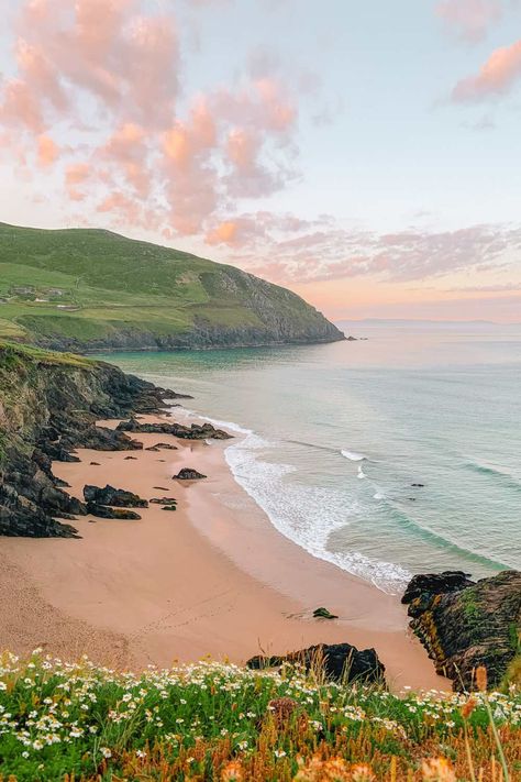 19 Places On Ireland’s Wild Atlantic Way To Visit Wild Atlantic Way Ireland, National Parks In The Us, Sequoia National Park California, Driving In Ireland, Ireland Aesthetic, Ireland Road Trip, Channel Islands National Park, Visit Yellowstone, Wild Atlantic Way