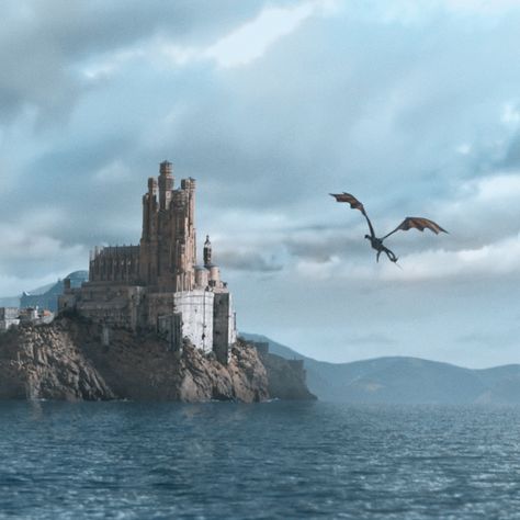 House Of The Dragon Landscape, King's Landing Aesthetic, Kings Landing House Of The Dragon, A Song Of Ice And Fire Aesthetic, Fantasy Land Aesthetic, Targaryen Castle, House Of Dragons Aesthetic, Kings Landing Aesthetic, House Valeryon