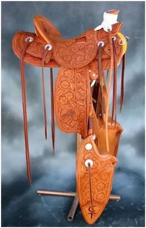 Vaquero Saddle Series Buckaroo Style, Saddle Making, Cowboy Lifestyle, Wade Saddles, Cowboy Spurs, Tack Board, Roping Saddles, Rodeo Cowboys, Cowboy Pictures