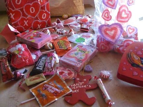 15 Reasons Valentine's Day Was Better In Elementary School Childhood Aesthetic, Nostalgia 2000s, 2010s Nostalgia, Nostalgic Pictures, Nostalgia Aesthetic, Nostalgia Core, Childhood Memories 2000, Kids Memories, 2000s Nostalgia